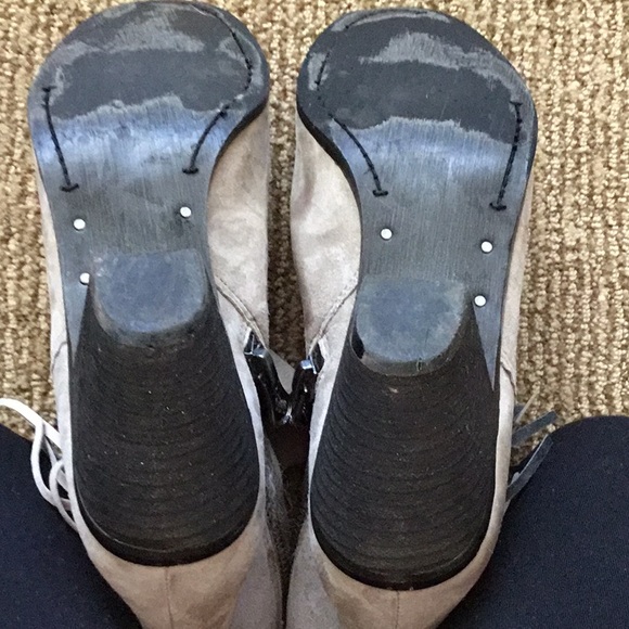 Sam Edelman grey fringed zippered booties. - Picture 6 of 9